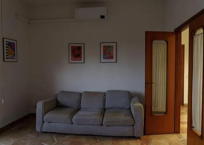 Fanciful 2-Br Outside Ztl